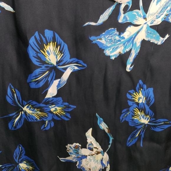 Banana Republic Navy Blue Floral Blouse - Picture 9 of 10